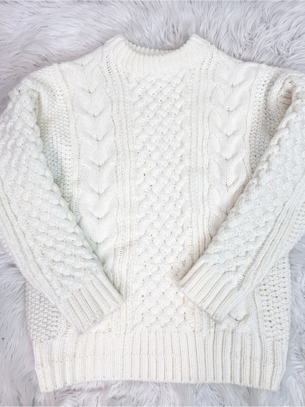 THE IRISH STORE OFF-WHITE TRADITIONAL ARAN CREWNECK SWEATER PULLOVER SZ MEDIUM